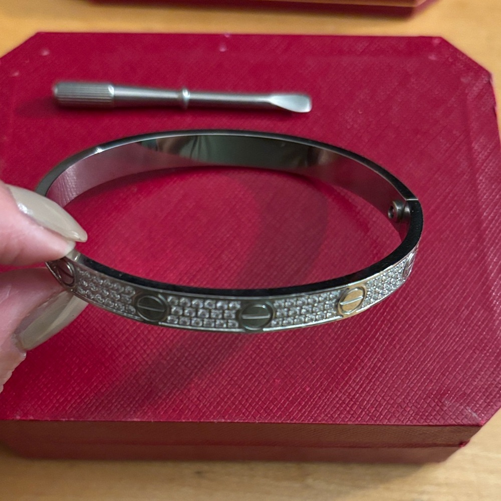 Women’s Silver Bracelet